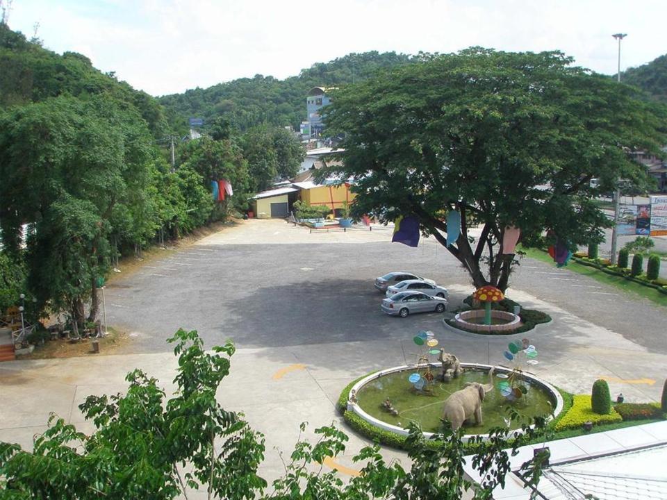 Grand Hill Resort And Spa Nakhon Sawan Exterior foto